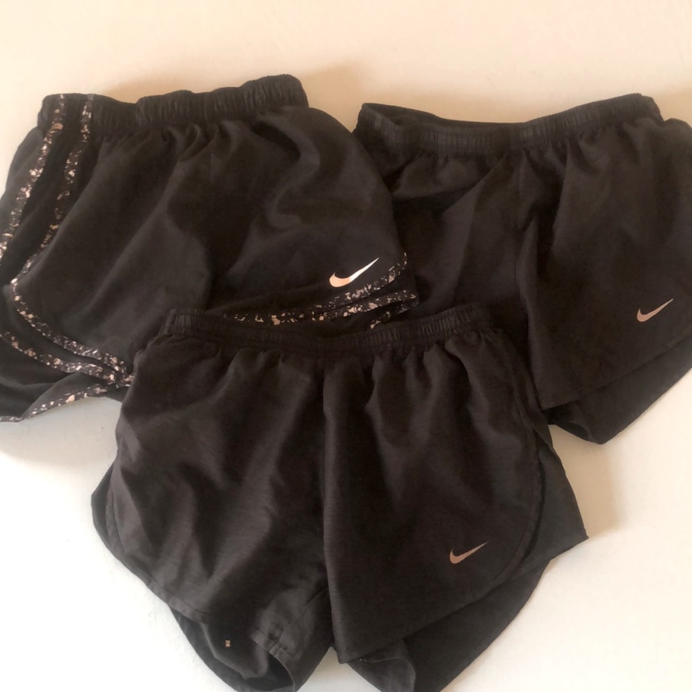 BLACK NIKE ATHLETIC SHORTS